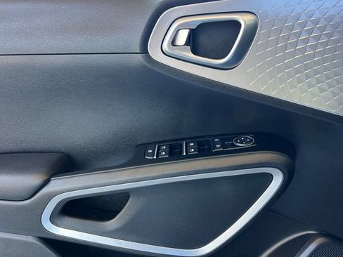 Used 2024 Kia Soul LX w/ Option Group 015 FWD image 13