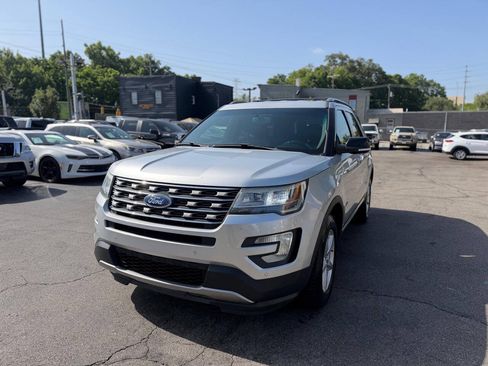 Used 2016 Ford Explorer XLT w/ Equipment Group 202A AWD/4WD image 4