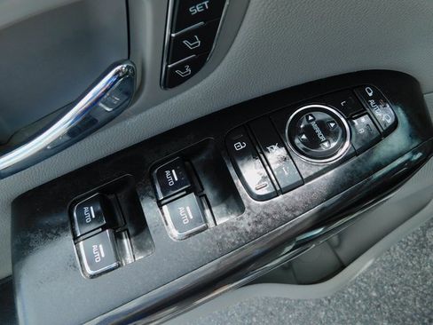 Used 2021 Kia Sedona EX w/ EX Premium Package image 26