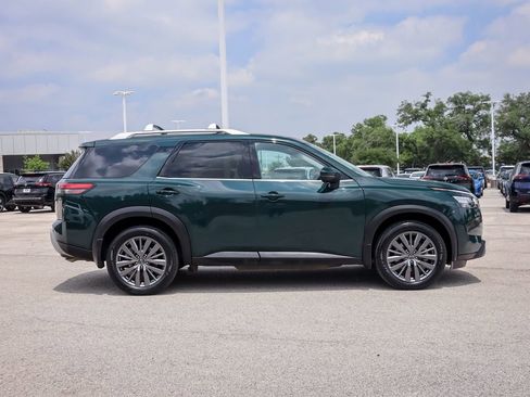 Used 2024 Nissan Pathfinder SL w/ SL Premium Package image 4