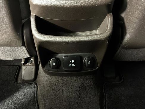 Used 2019 Hyundai Santa Fe Ultimate w/ Leather, Navigatio image 17