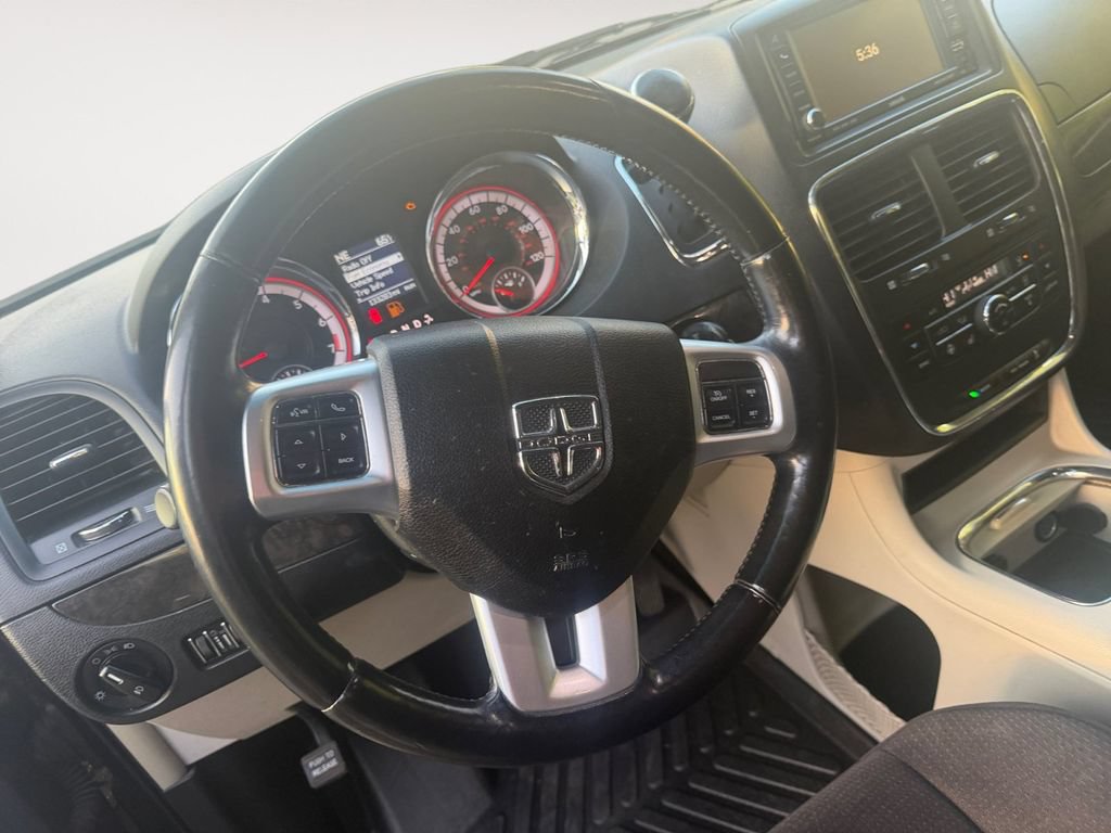 Used 2011 Dodge Grand Caravan Crew w/ Entertainment Group 1 FWD image 13