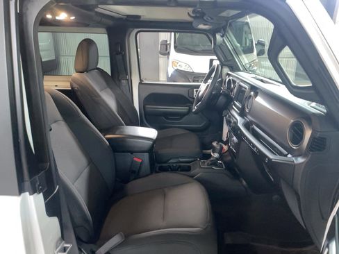 Used 2022 Jeep Wrangler Sport AWD/4WD image 18