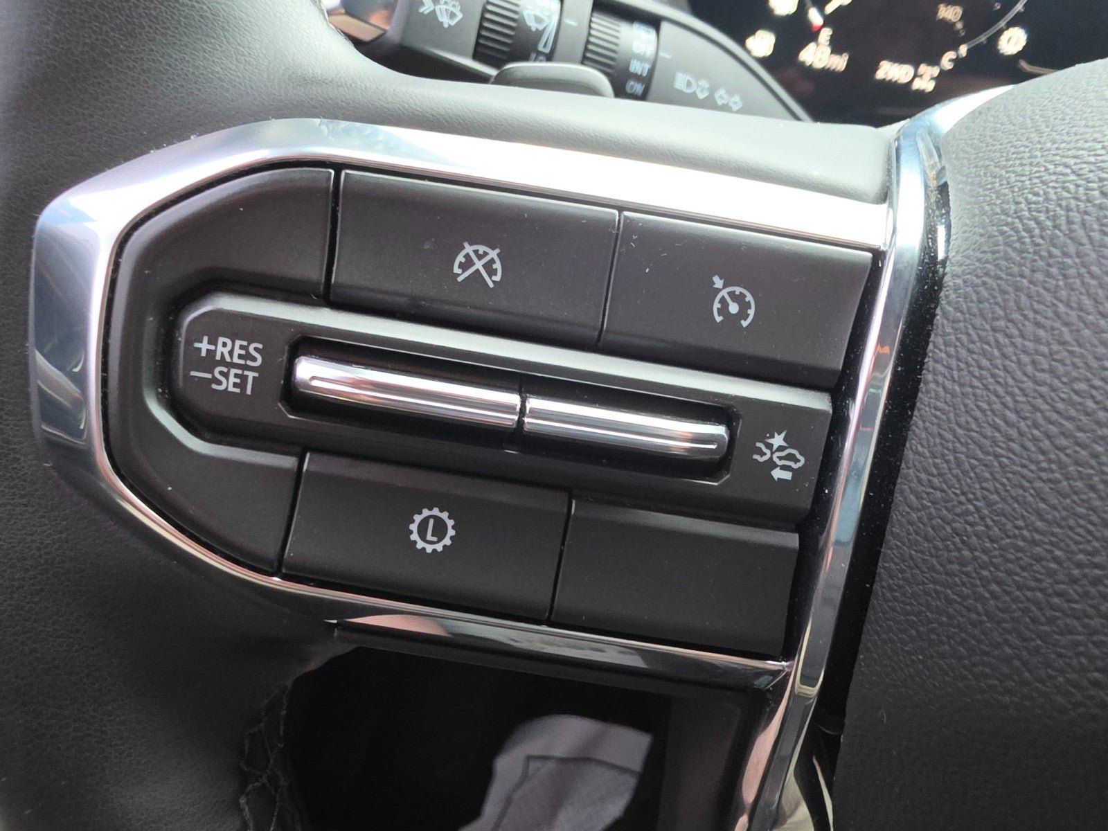 Used 2025 GMC Yukon Denali AWD/4WD image 43