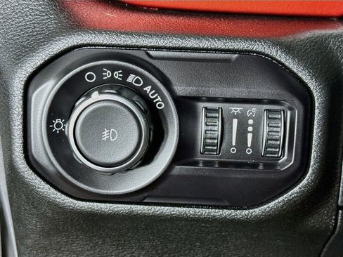 Used 2018 Jeep Wrangler Unlimited Rubicon w/ Dual Top Group AWD/4WD image 15