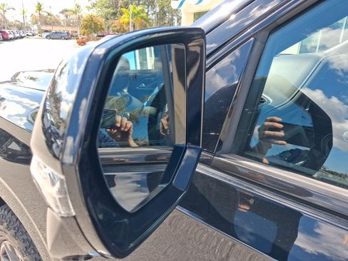 Used 2023 Chevrolet Suburban Z71 w/ Luxury Package image 19