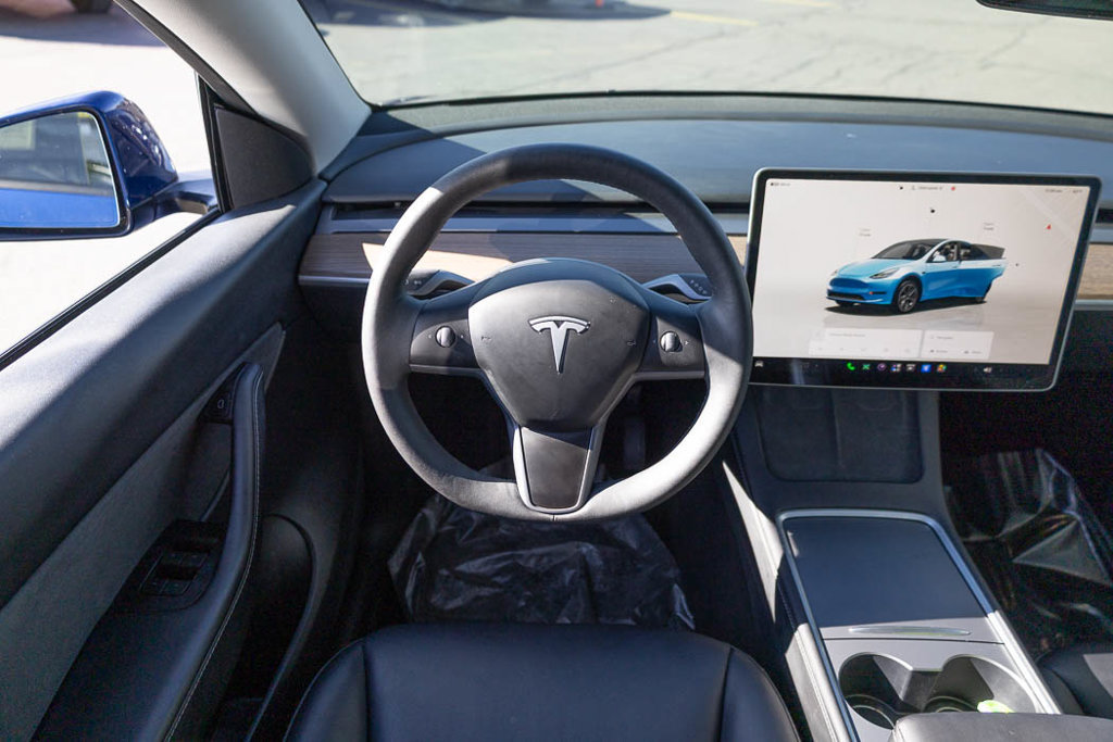 Used 2024 Tesla Model Y Long Range AWD/4WD image 2