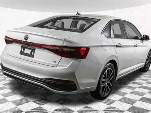Used 2025 Volkswagen Jetta SE w/ Sunroof Package FWD image 14