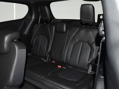 New 2026 Chrysler Pacifica Select w/ S Appearance Package FWD image 34
