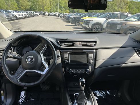 Used 2020 Nissan Rogue SV AWD/4WD image 11