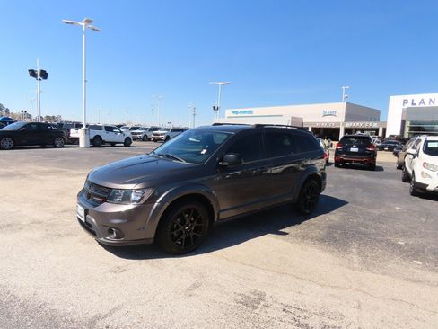 Used 2018 Dodge Journey SXT w/ Premium Group image 2