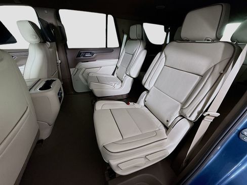 Used 2025 GMC Yukon Denali w/ Advanced Technology Package AWD/4WD image 23