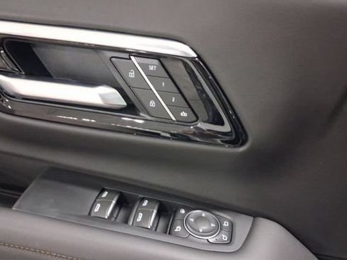 Used 2025 Chevrolet Tahoe High Country AWD/4WD image 37