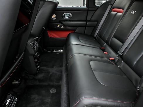 Used 2021 Rolls-Royce Cullinan Black Badge AWD/4WD image 27