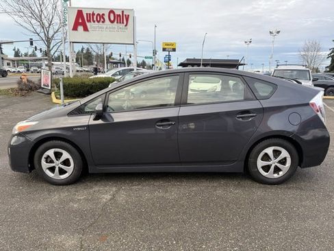 Used 2014 Toyota Prius Four image 8