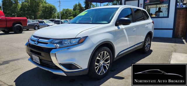Used 2017 Mitsubishi Outlander ES FWD image 2