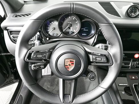 Certified 2026 Porsche Macan AWD/4WD image 9