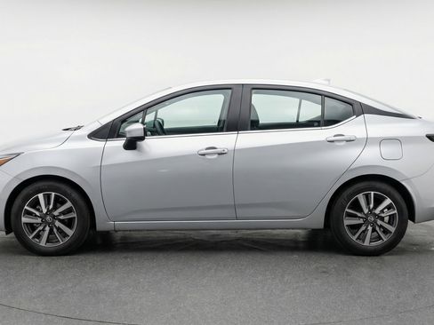Used 2025 Nissan Versa SV FWD image 5