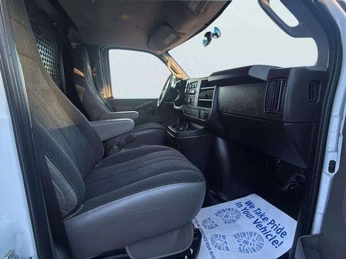 Used 2024 GMC Savana 2500 w/ Driver Convenience Package image 11