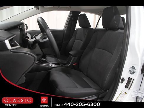 Certified 2025 Toyota Corolla LE FWD image 5