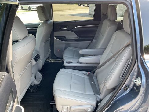Used 2014 Toyota Highlander Limited w/ Driver Technology Package AWD/4WD image 33