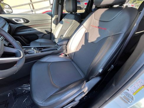 Used 2025 Jeep Compass Trailhawk image 36