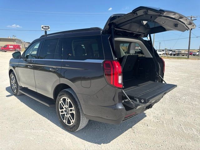 Used 2025 Ford Expedition Active AWD/4WD image 4