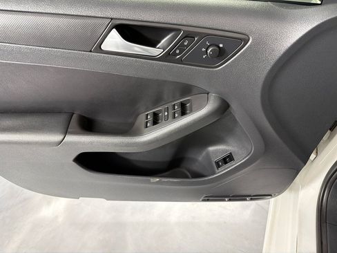 Used 2014 Volkswagen Jetta SE FWD image 11