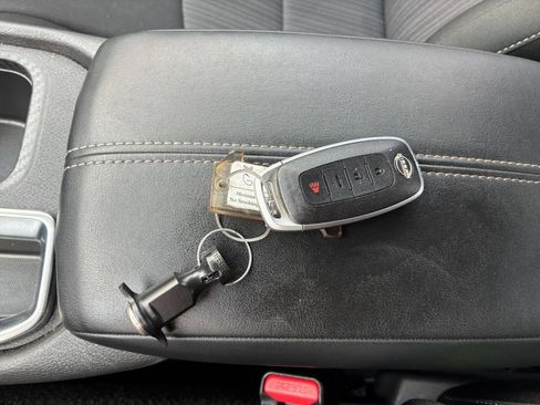 Used 2025 Nissan Sentra SV FWD image 17