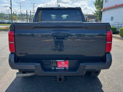 Certified 2025 Toyota Tacoma TRD Off-Road AWD/4WD image 6