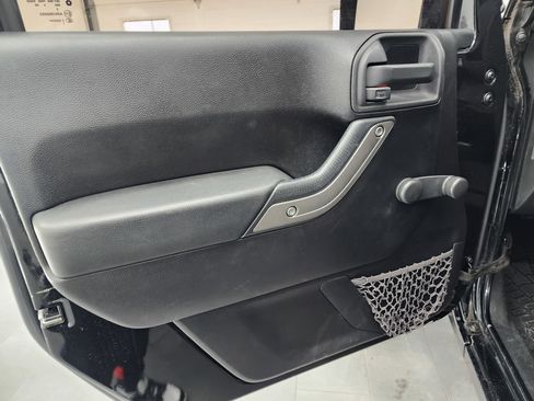 Used 2012 Jeep Wrangler Unlimited Sport image 33