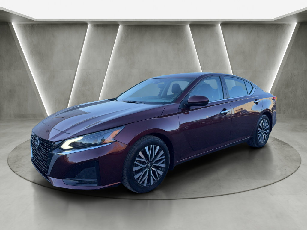 Used 2024 Nissan Altima 2.5 SV w/ SV Premium Package FWD image 3