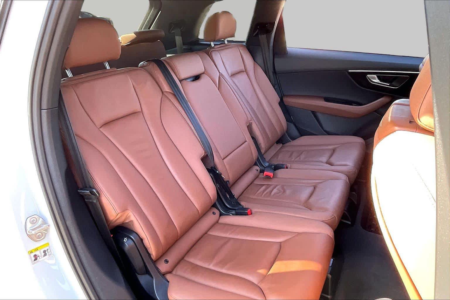 Used 2023 Audi Q7 2.0T Premium w/ Towing Package AWD/4WD image 20