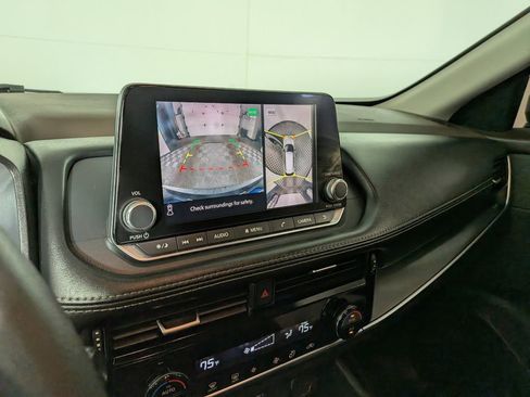 Used 2021 Nissan Rogue SV image 24