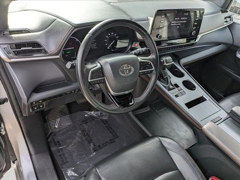 Used 2022 Toyota Sienna XSE image 10