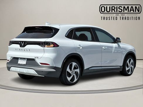 New 2025 VinFast VF 8 Eco image 5