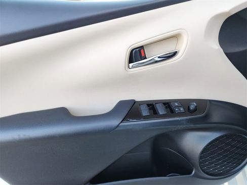 Used 2019 Toyota Prius XLE image 22