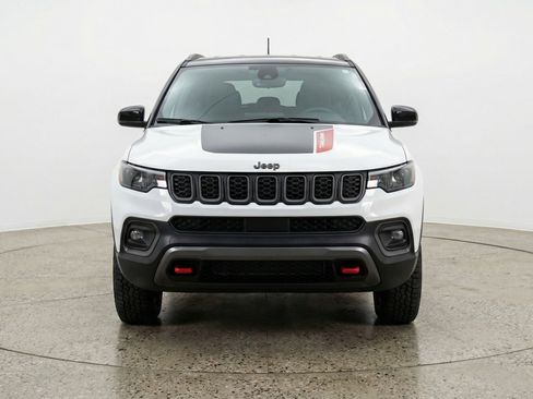 Used 2025 Jeep Compass Trailhawk AWD/4WD image 2