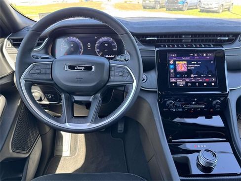 New 2025 Jeep Grand Cherokee L Altitude image 2