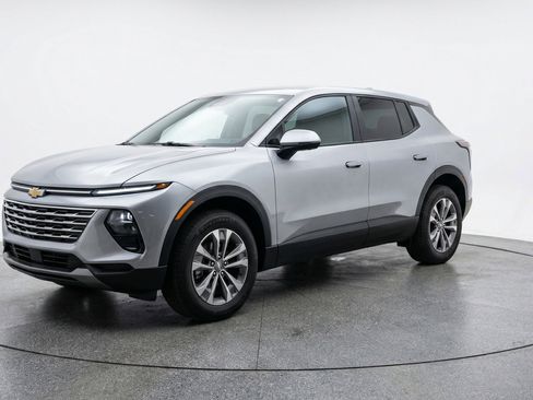 Used 2025 Chevrolet Equinox LT image 3