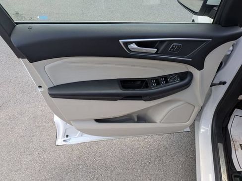 Used 2017 Ford Edge Titanium w/ Equipment Group 302A AWD/4WD image 6