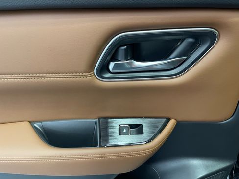 Used 2025 Nissan Rogue Platinum w/ Tech Package FWD image 33