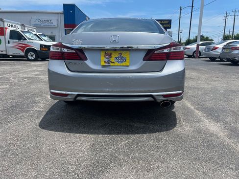 Used 2017 Honda Accord LX image 4