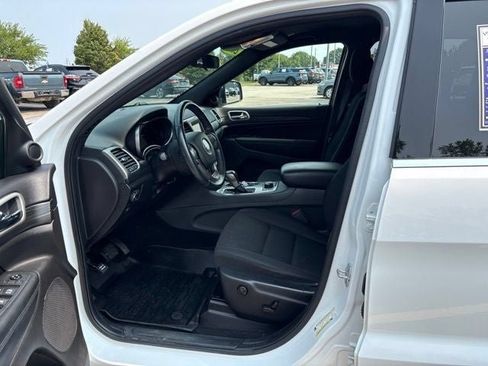 Used 2020 Jeep Grand Cherokee Laredo AWD/4WD image 20