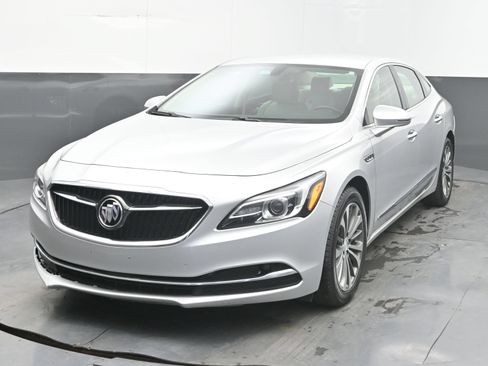 Used 2017 Buick LaCrosse Essence FWD image 4