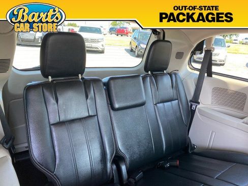 Used 2013 Chrysler Town & Country Touring FWD image 9