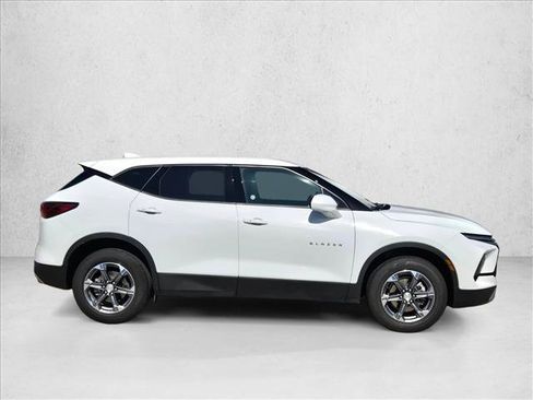 Used 2025 Chevrolet Blazer LT FWD image 4