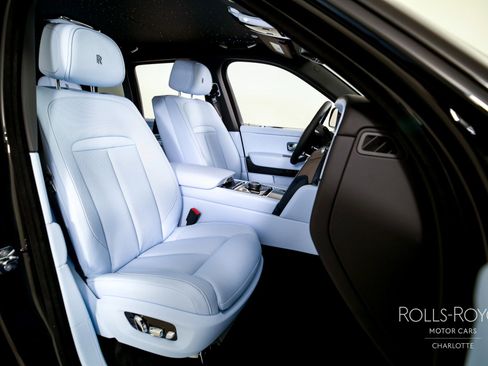 New 2026 Rolls-Royce Cullinan Black Badge image 36