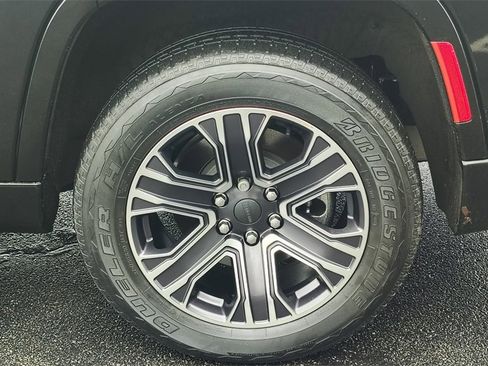 Used 2023 Jeep Wagoneer 4WD w/ Premium Group I image 35