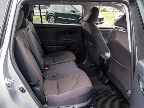 Used 2021 Toyota Highlander LE image 31